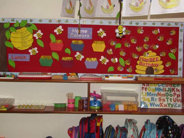 Buzzing Busy Bees Theme: Classroom Decor with Student Photo Bees and Honey Pots